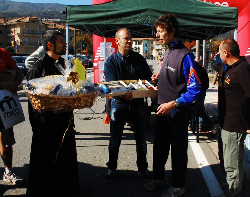 premiazionemaschiletraildellagodorta22km.jpg